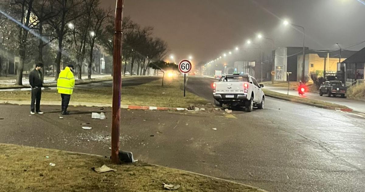 Conductor alcoholizado chocoacute una columna de alumbrado en la Circunvalacioacuten