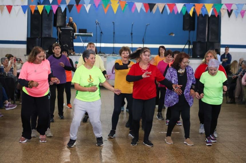 Maacutes de 350 piquenses participaron del segundo Encuentro Cumeleacuten en el Club Argentino