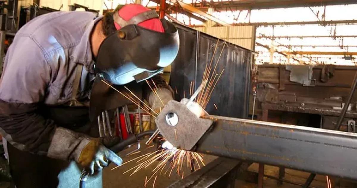 Industria en crisis- el costo de la produccioacuten se disparoacute un 25-en-porciento- en doacutelares