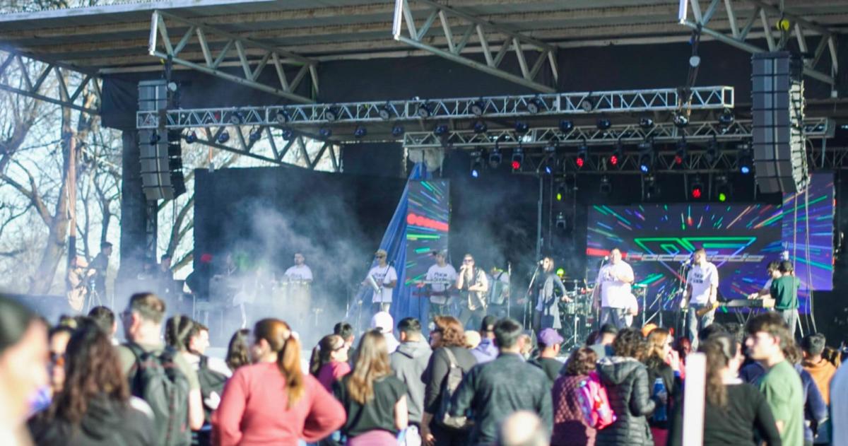 Una multitud disfrutoacute del primer Festival FUA en Toay