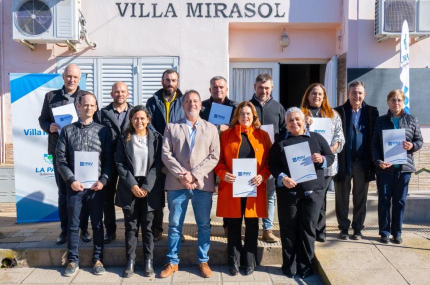 Nueve municipios firmaron convenios para soluciones habitacionales