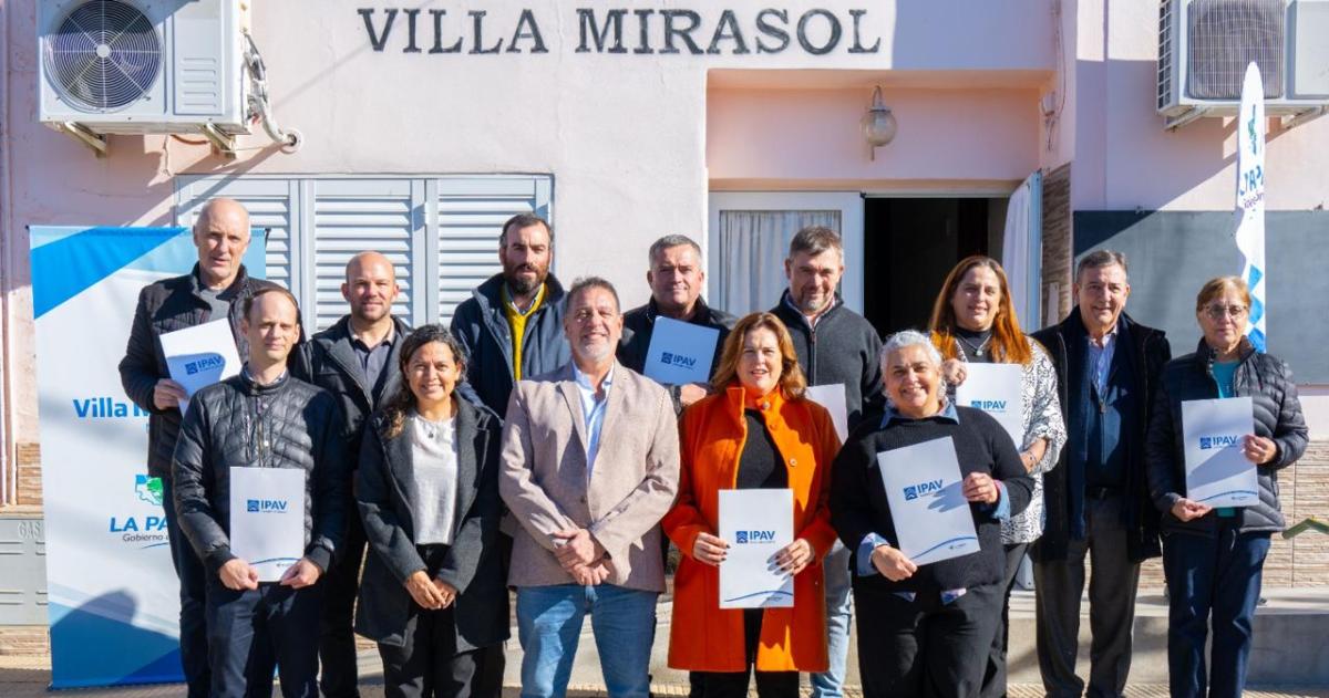 Nueve municipios firmaron convenios para soluciones habitacionales
