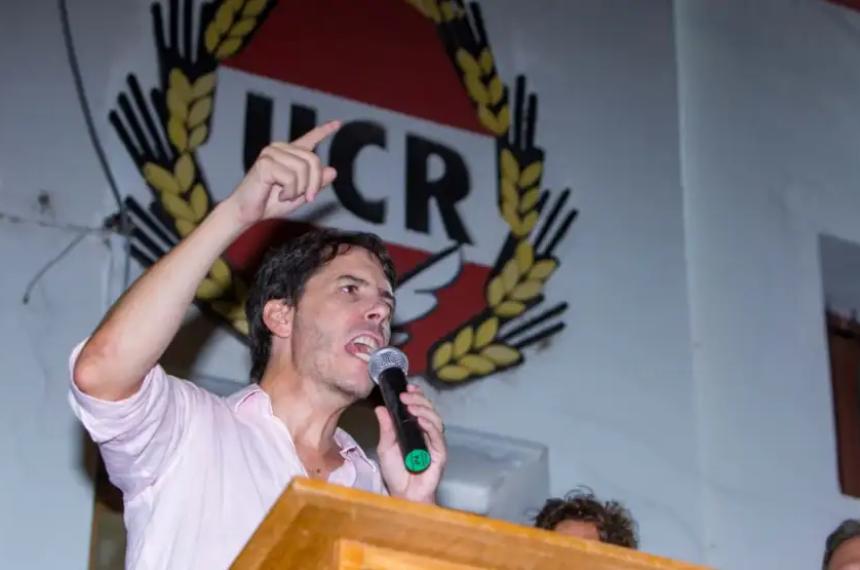 La UCR le mete maacutes presioacuten a Berhongaray para que defina su candidatura