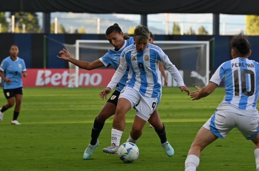 Copa Ameacuterica Femenina- Argentina debutoacute con triunfo ante Uruguay