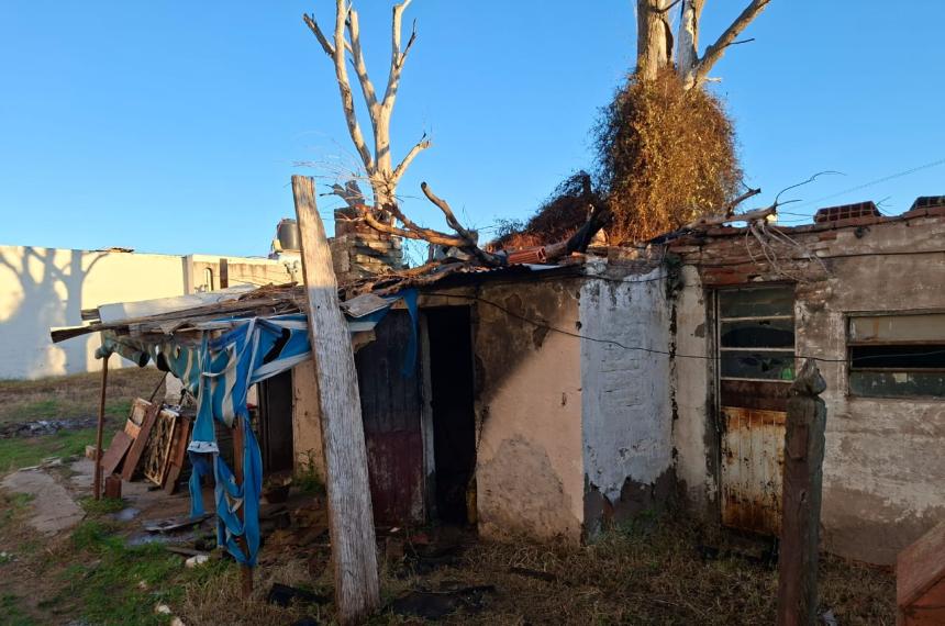Un hombre en situacioacuten de calle incendioacute una casa abandonada