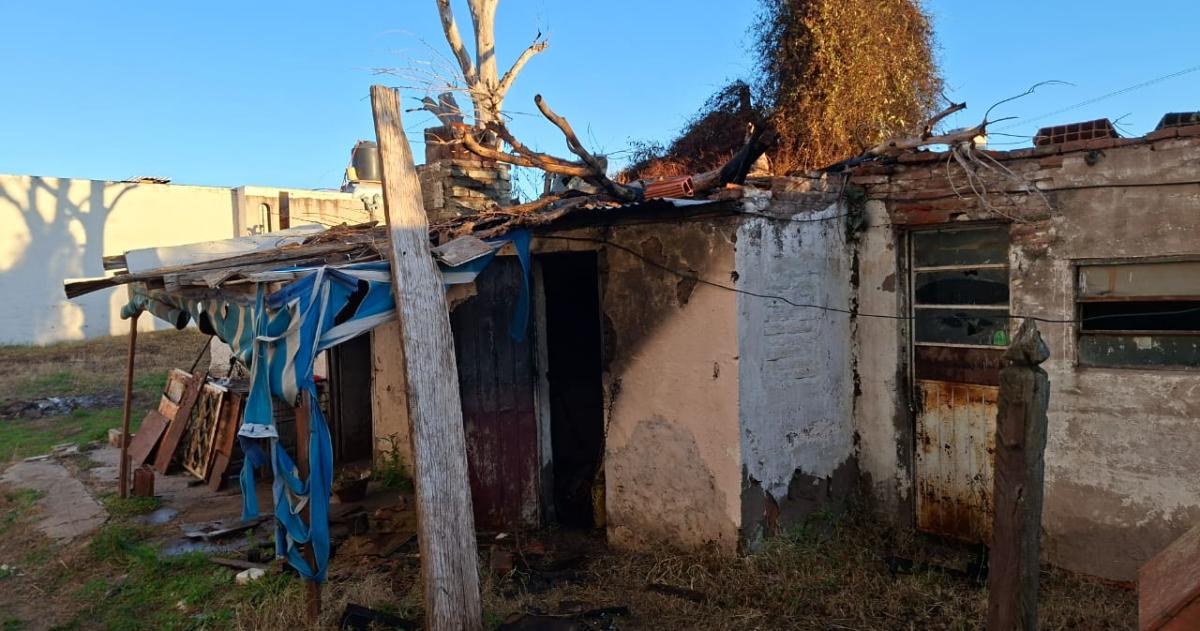 Un hombre en situacioacuten de calle incendioacute una casa abandonada