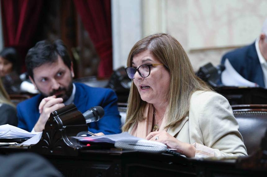 Un mal trago para la diputada Coli por su abstencioacuten en la Ley de Bases