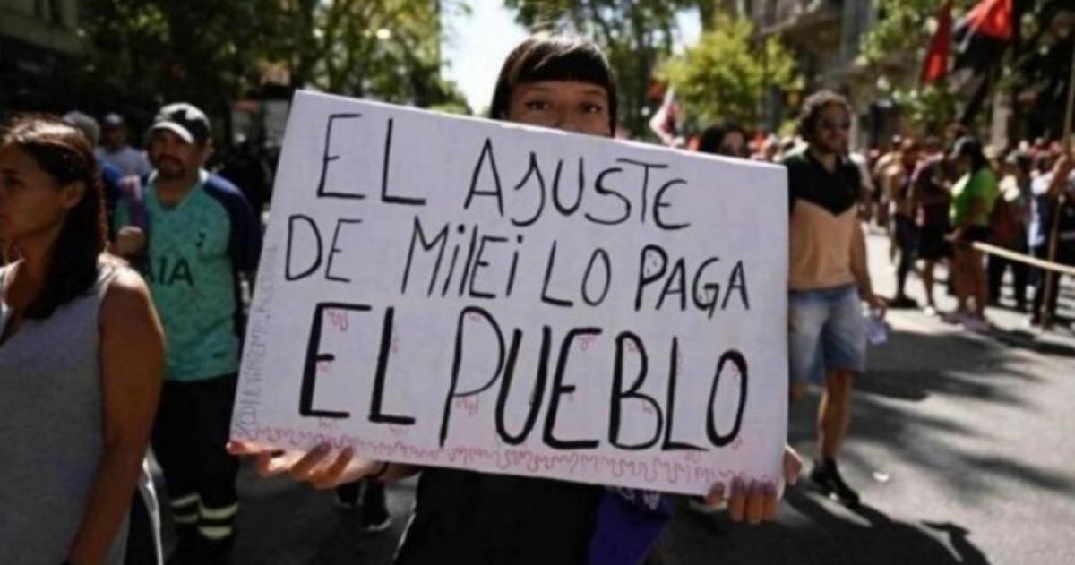 Caiacuteda del empleo formal y cierre de empresas durante la gestioacuten de Milei