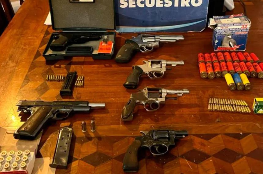 Buscaban un celular y encontraron un arsenal- secuestraron armas de guerra y maacutes de 100 municiones