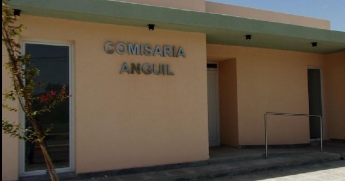 Desconocidos robaron en el kiosco del Club Anguilense