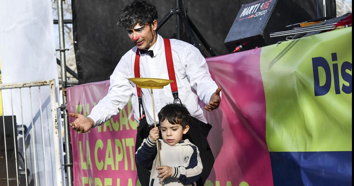 Pequentildeo Pez cerroacute el Pichi Anai- 25 mil personas pasaron por el festival