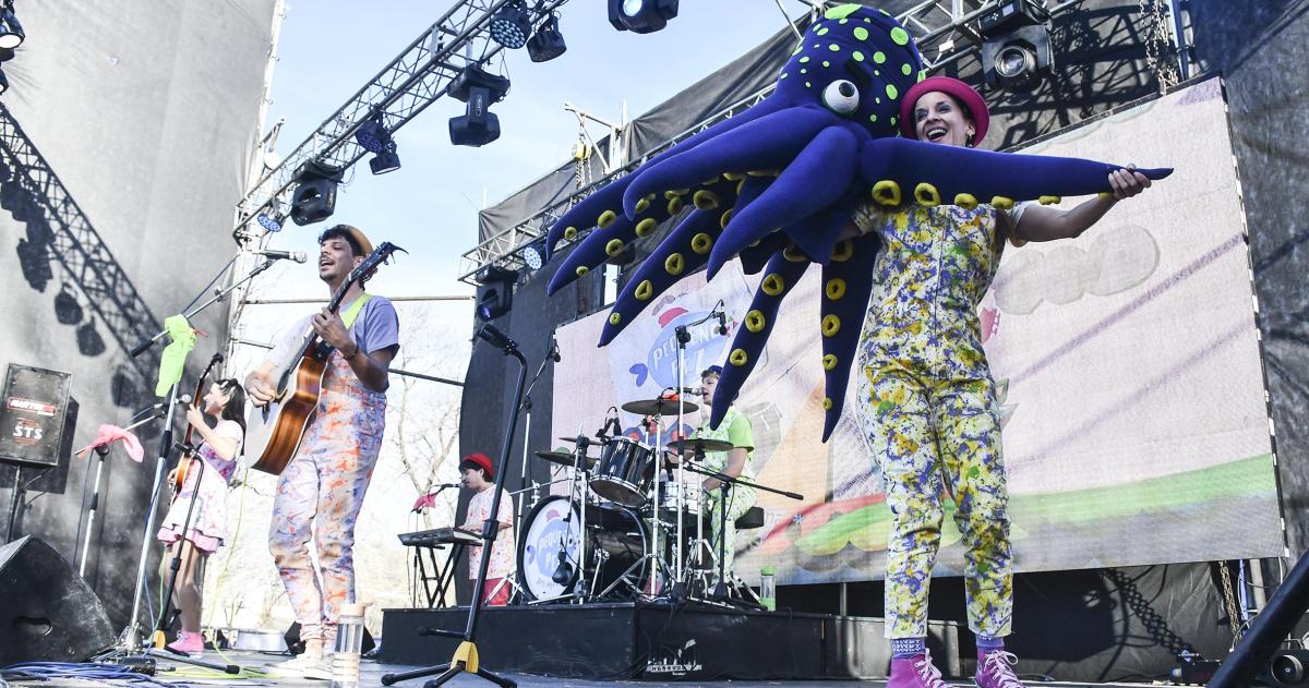 Pequentildeo Pez cerroacute el Pichi Anai- 25 mil personas pasaron por el festival