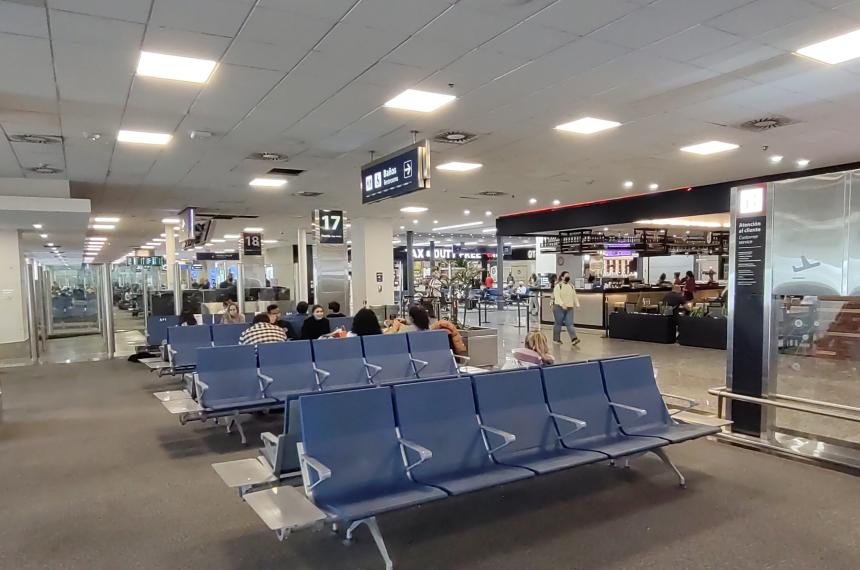 Asamblea de gremios aeronaacuteuticos en Aeroparque podriacutea complicar vuelos