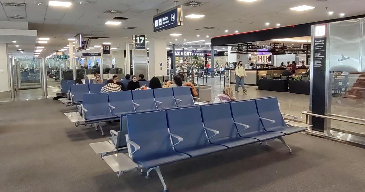Asamblea de gremios aeronaacuteuticos en Aeroparque podriacutea complicar vuelos