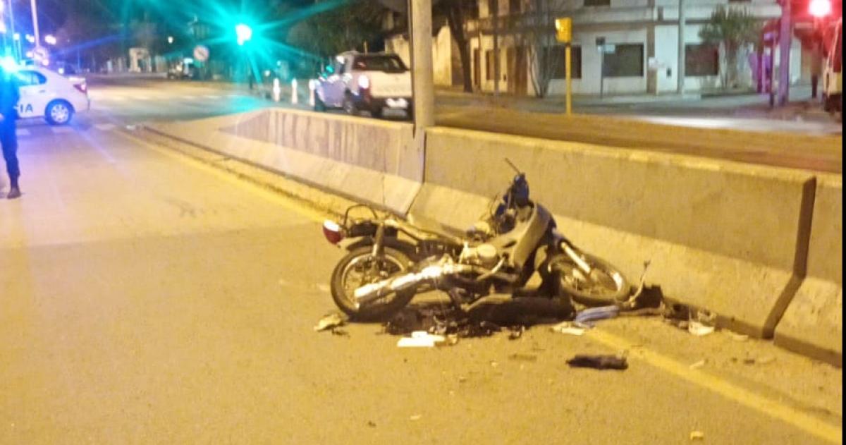 Una motociclista con fractura de tibia y su acompantildeante en terapia intensiva