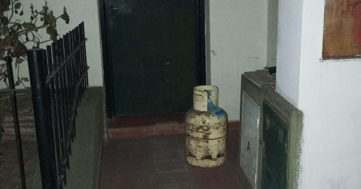 Cuatro demorados y tres policiacuteas heridos por el robo de una garrafa
