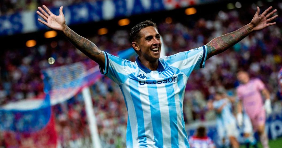 Almendra busca su salida- Racing resiste ante el intereacutes de Veacutelez