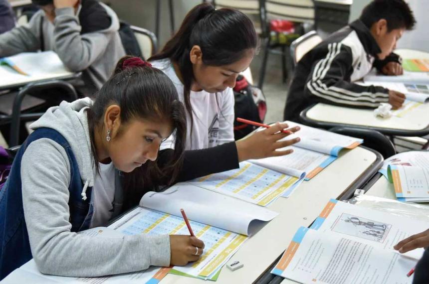 El Gobierno nacional lanza reforma curricular con IA y educacioacuten financiera