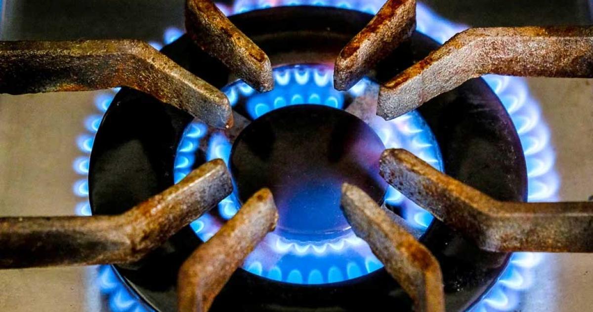 Fijan nuevos topes de consumo eleacutectrico subsidiado para zonas friacuteas
