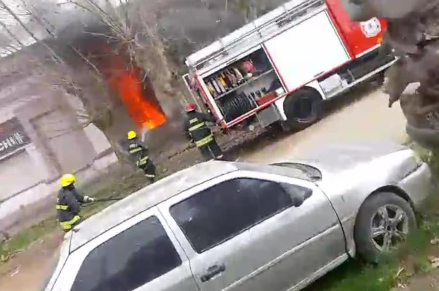 Rescate en Juniacuten- salvan a dos nintildeos que estaban atrapados en un feroz incendio