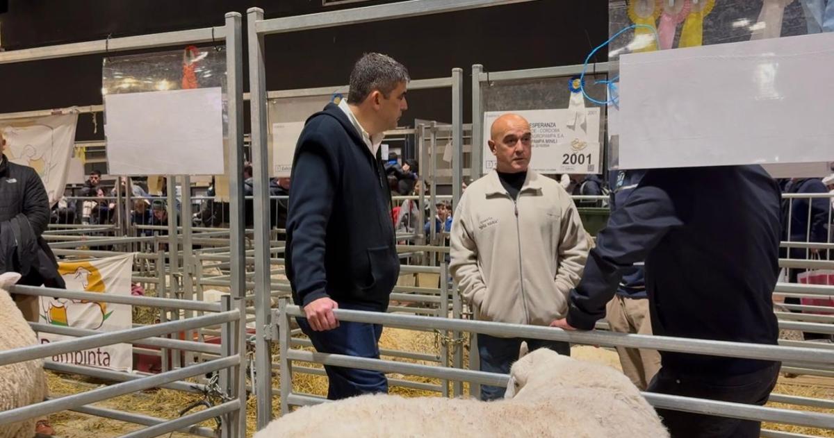 Bensusaacuten estuvo junto a productores pampeanos en La Rural