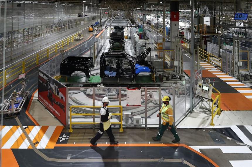 Cuaacutel fue la productividad laboral por sector- avances y liacutederes del ranking en 2025