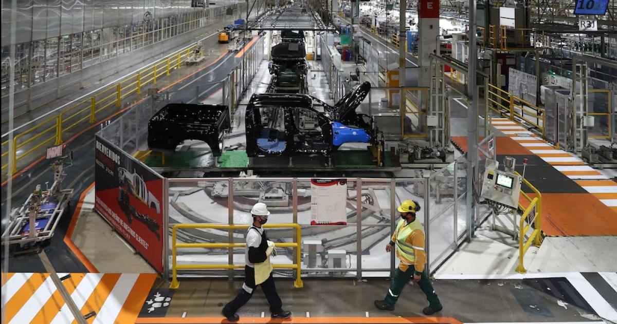 Cuaacutel fue la productividad laboral por sector- avances y liacutederes del ranking en 2025