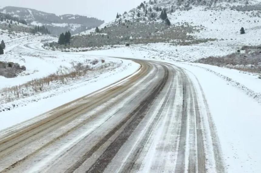Riacuteo Negro y Neuqueacuten se cubrieron de nieve y Mendoza espera agua nieve 