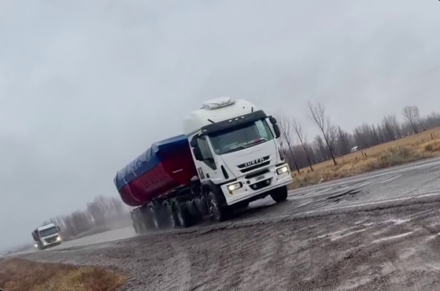Un video de un vecino de Catriel muestra el peacutesimo estado de la Ruta Nacional 151