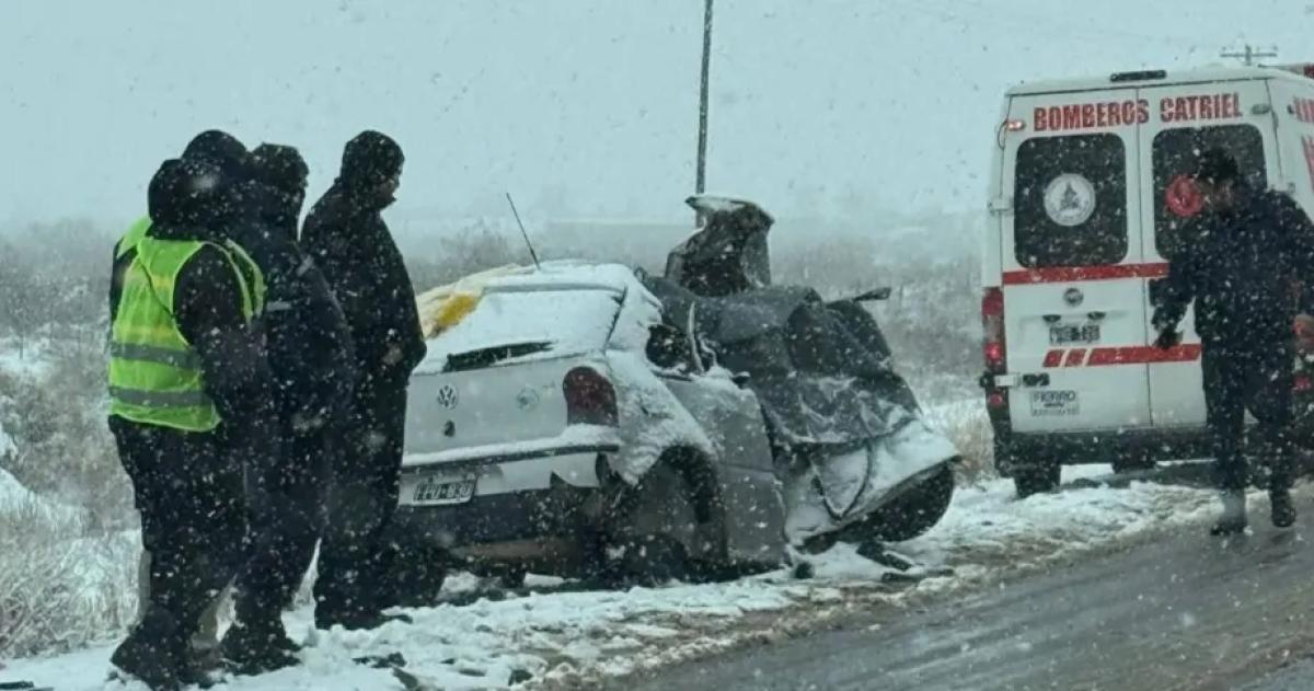 25 de Mayo llora a las viacutectimas del accidente- una mujer dos joacutevenes y una nena de 7 antildeos  