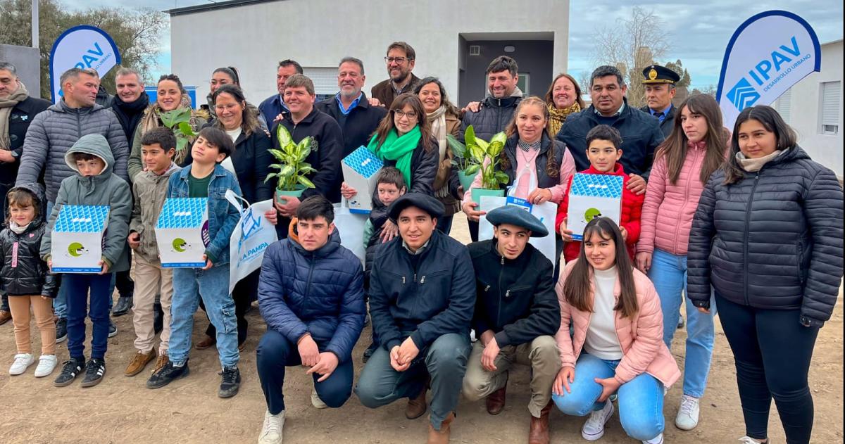 La Provincia desafiacutea el abandono de Nacioacuten y entrega viviendas en Abramo