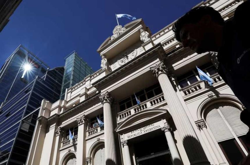 El Banco Central sube nuevamente las tasas de corto plazo para intentar frenar al doacutelar
