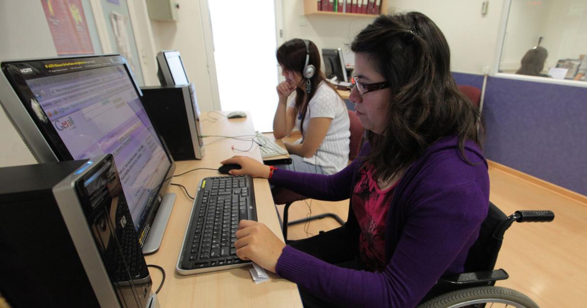 Reducen jornada laboral a estatales que asisten a personas con discapacidad