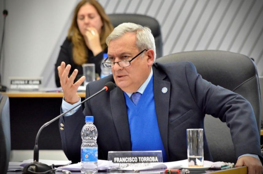 Torroba hace reproches y le pide grandeza a Berhongaray