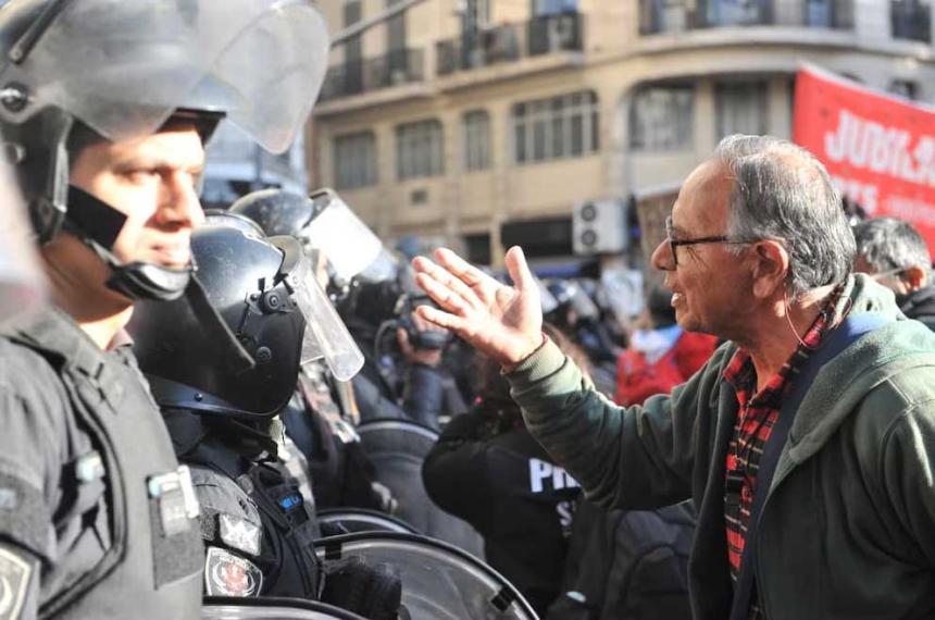 Violento operativo- balas de goma heridos y detenidos en la marcha de jubilados