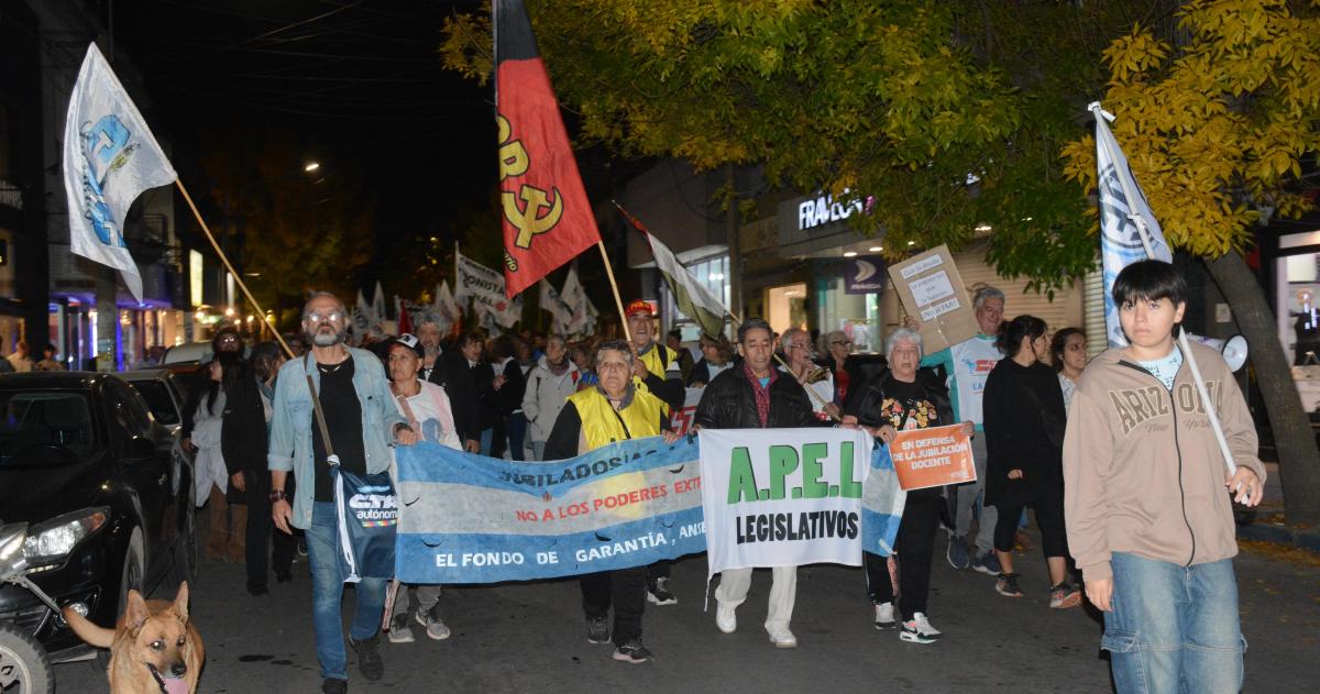Jubilados convocan a marchar contra el veto presidencial
