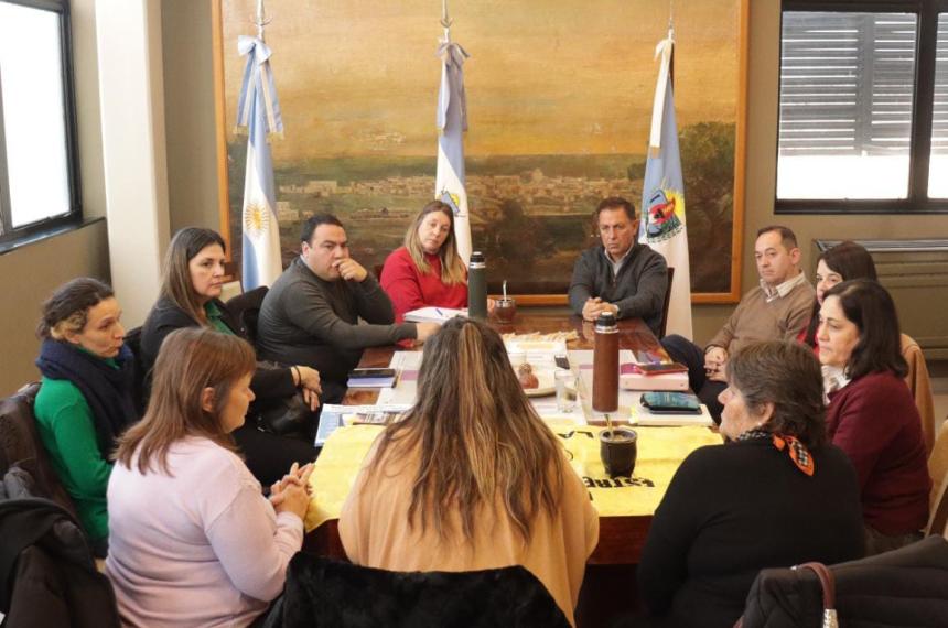 General Acha- Autoridades municipales y judiciales se reunieron con Estrellas Amarillas