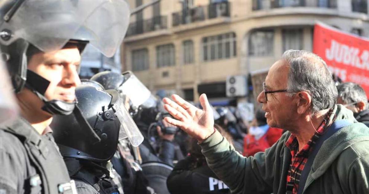 Violento operativo- balas de goma heridos y detenidos en la marcha de jubilados