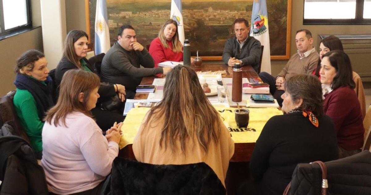 General Acha- Autoridades municipales y judiciales se reunieron con Estrellas Amarillas