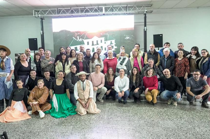 Presentaron mapas turiacutesticos de la Pampa Central y Puerta del Este