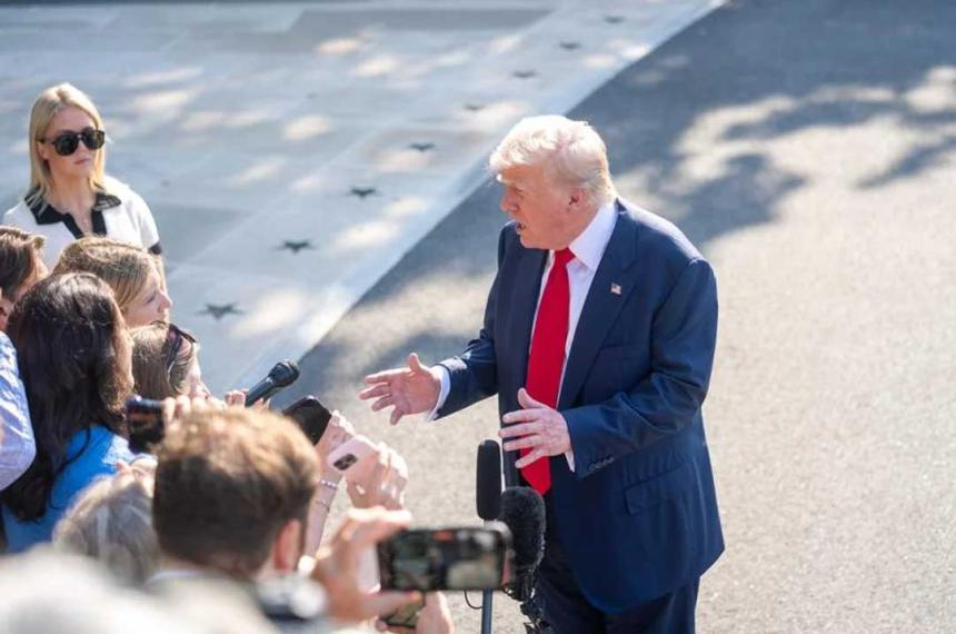 Trump desatoacute una guerra comercial- Nuevos aranceles a 69 paiacuteses y caiacuteda en los mercados