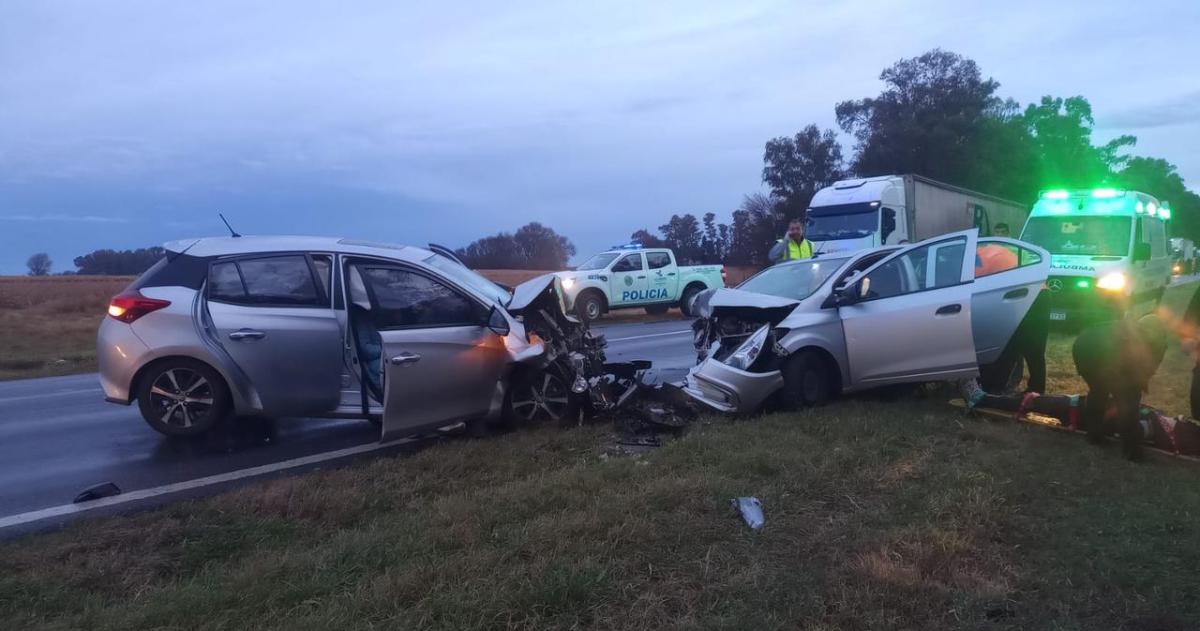 Choque frontal entre dos vehiacuteculos en la Ruta Nacional 5