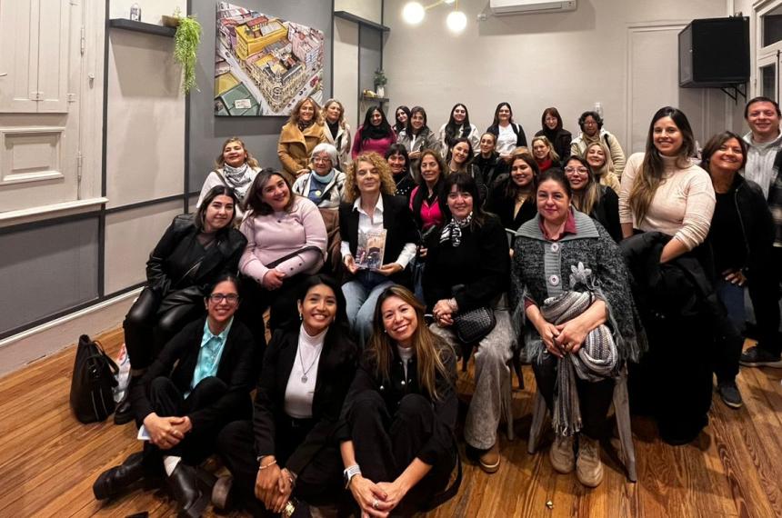 Emprendedora pampeana presentoacute su libro en Tucumaacuten