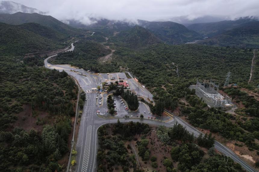 Chile- cinco mineros atrapados en el corazoacuten de la mina maacutes grande del mundo