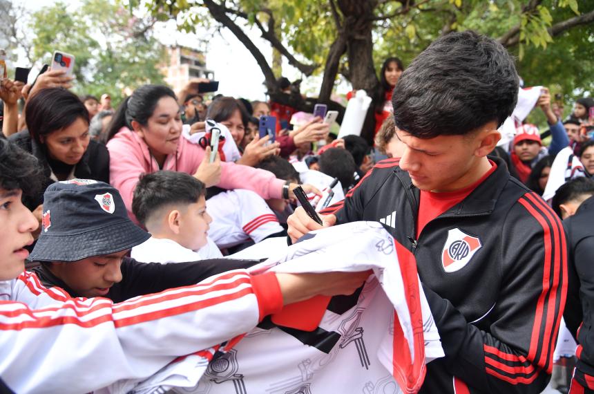 River quiere dar un paso maacutes ante San Martiacuten de Tucumaacuten