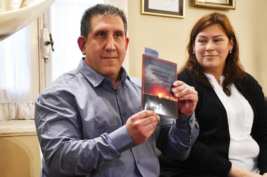 Presentaron libro de poesiacuteas en el Museo Pacheco Berhongaray