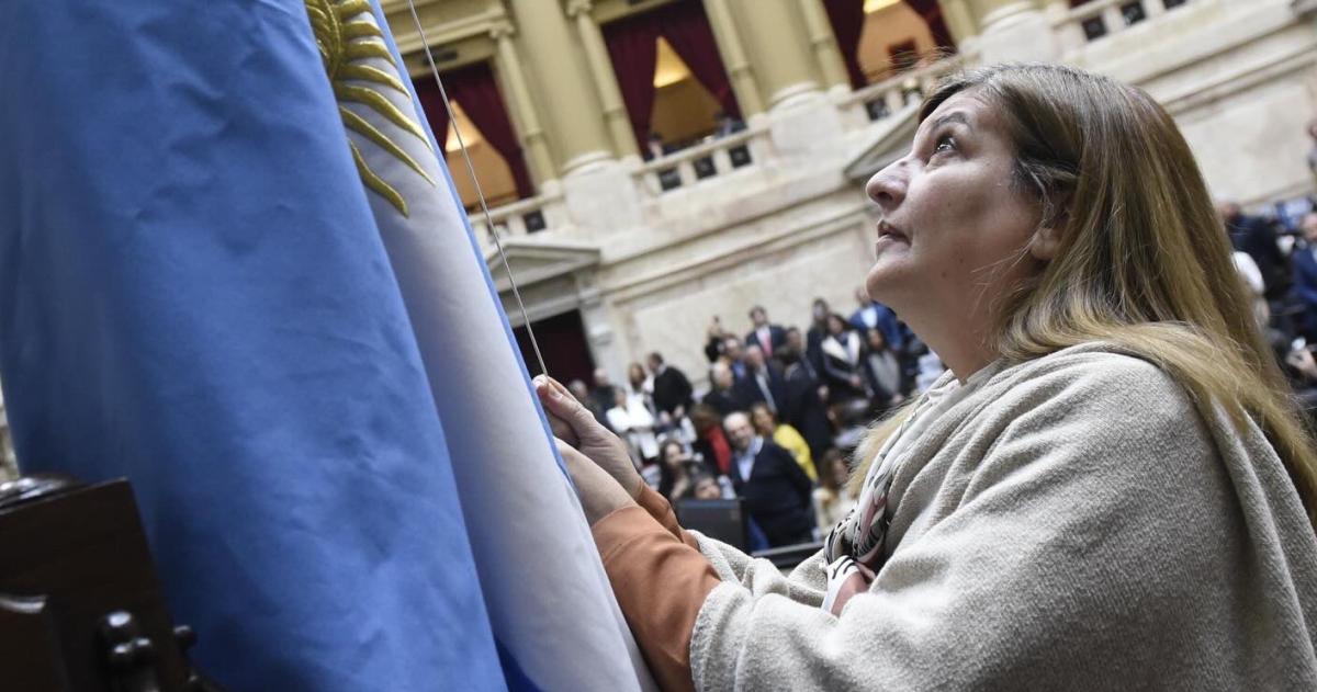 Coli se bajoacute de la candidatura de la UCR y se agita la rosca poliacutetica