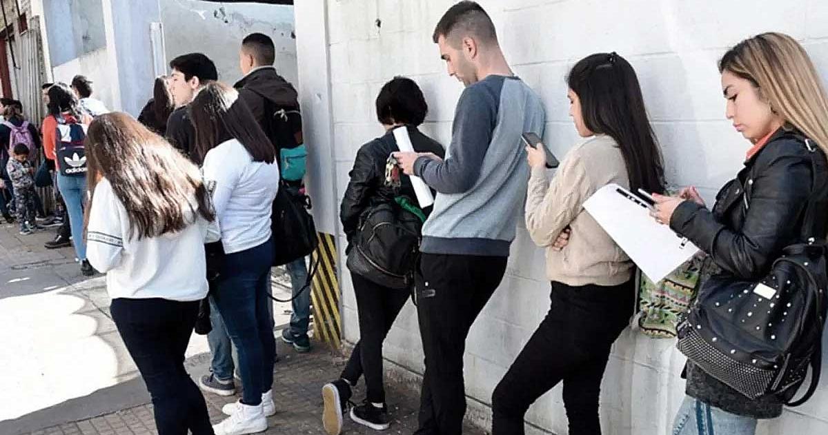 La juventud variable de ajuste- precariedad y sueldos miacutenimos