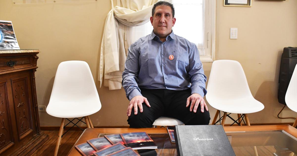 Presentaron libro de poesiacuteas en el Museo Pacheco Berhongaray