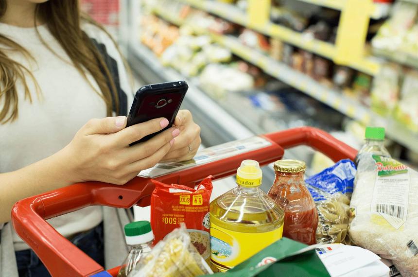 Por el aumento del doacutelar remarcan precios con subas de entre 3-en-porciento- y 9-en-porciento-